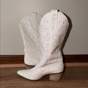 Elegant White Western Boots